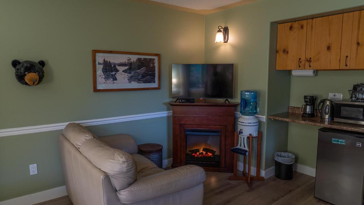 Wild Pacific Guest Suites Ucluelet Zewnętrze zdjęcie